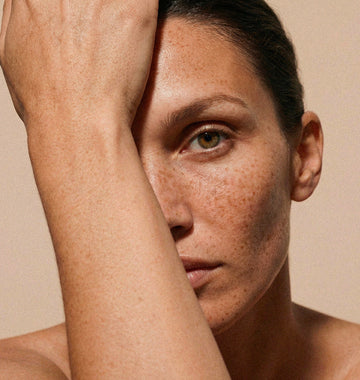 Peau et cycle hormonal : adapter sa routine naturellement