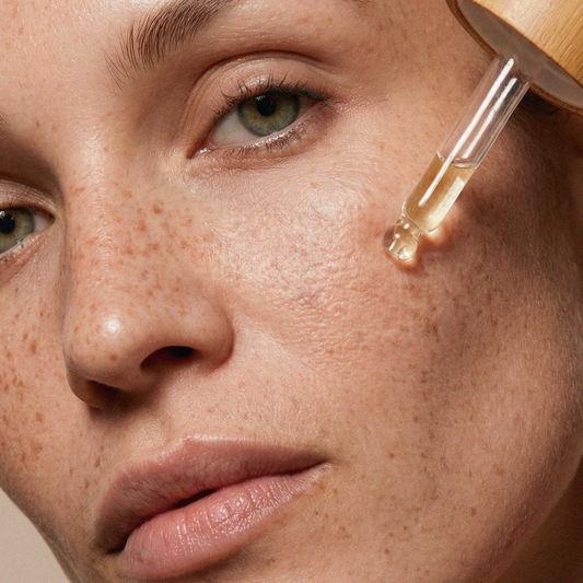 Différence entre cosmétique naturel et cosmétique bio : comprendre enfin