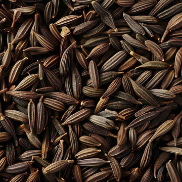 Huile de nigelle : ce qu'elle fait vraiment pour la peau acnéique