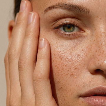 Déshydratation : pourquoi la peau peut briller davantage