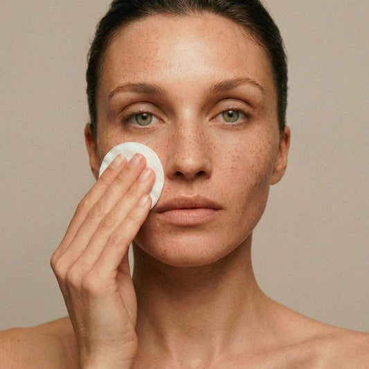 Routine beauté du soir : réparer la peau pendant la nuit