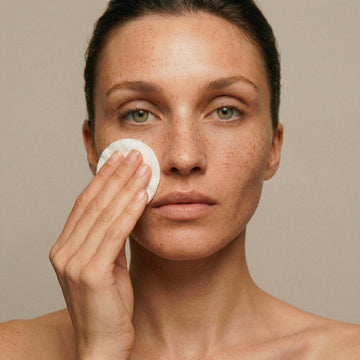 Routine beauté du soir : réparer la peau pendant la nuit